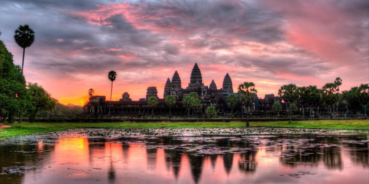 F2R0HK HDR Sunrise over Angkor Wat